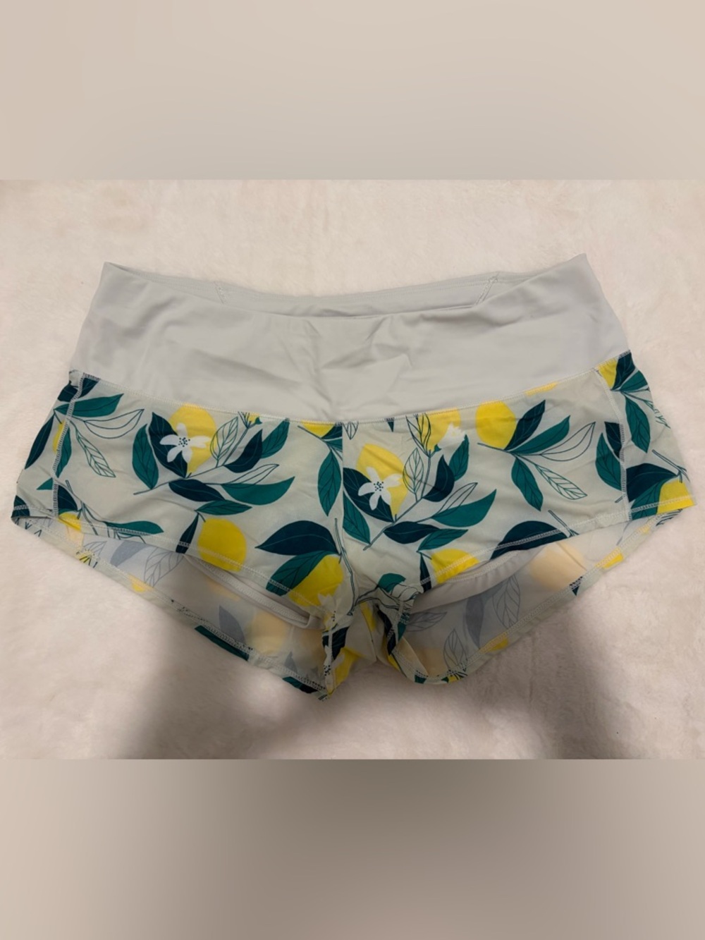Oiselle Mac Roga Shorts - Lemon Print